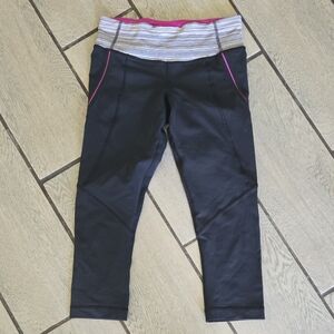 Lululemon Black Crop Leggings with Striped Waistband Size 4‎ L22